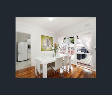 Lovely quiet street near vast parklands - Photo 2