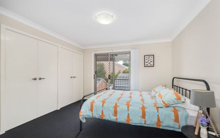 Spacious Townhouse Living with Private Courtyard - Photo 3