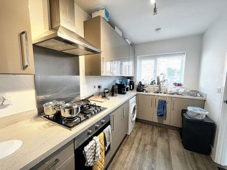 3 bedroom semi-detached house to rent - Photo 5