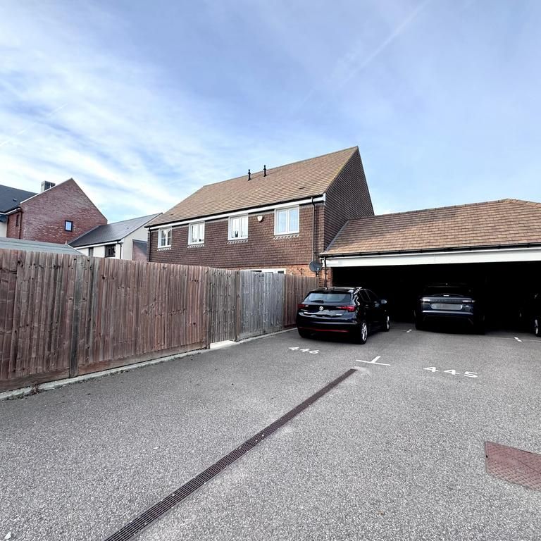 3 bedroom semi-detached house to rent - Photo 1