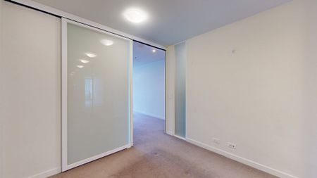 Light, Style & Waterfront Convenience in EXO Docklands - Photo 3
