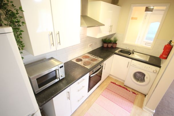 Meanwood Road, Meanwood - Photo 1