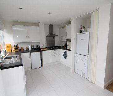 3 bedroom link detached house to rent - Photo 4