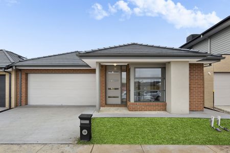 8 Carswell Street Armstrong Creek VIC - Photo 2