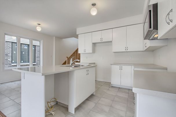 For Lease - 15 Durham Avenue, Barrie, Ontario - Photo 1