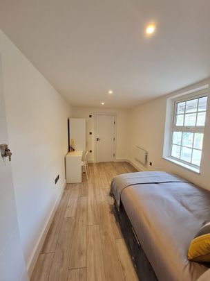 Studio Flat, Kynaston Road, N16 - Photo 1