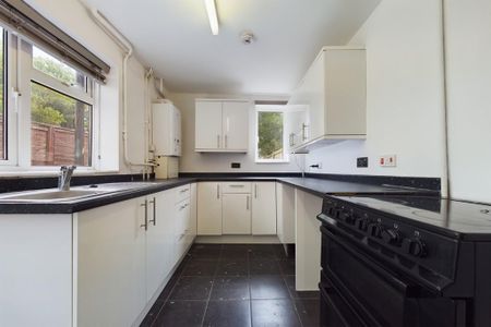 4 bedroom terraced house to rent - Photo 2