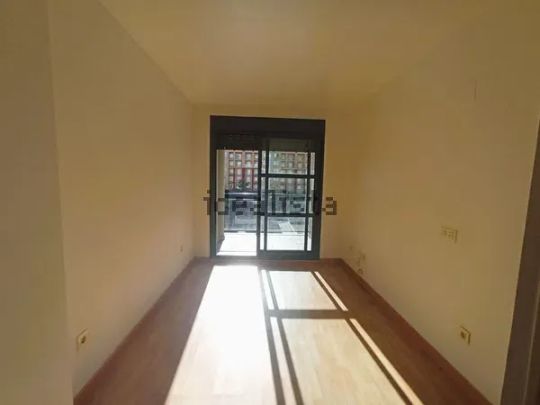 Alquiler de piso en Calle Urani - Photo 1