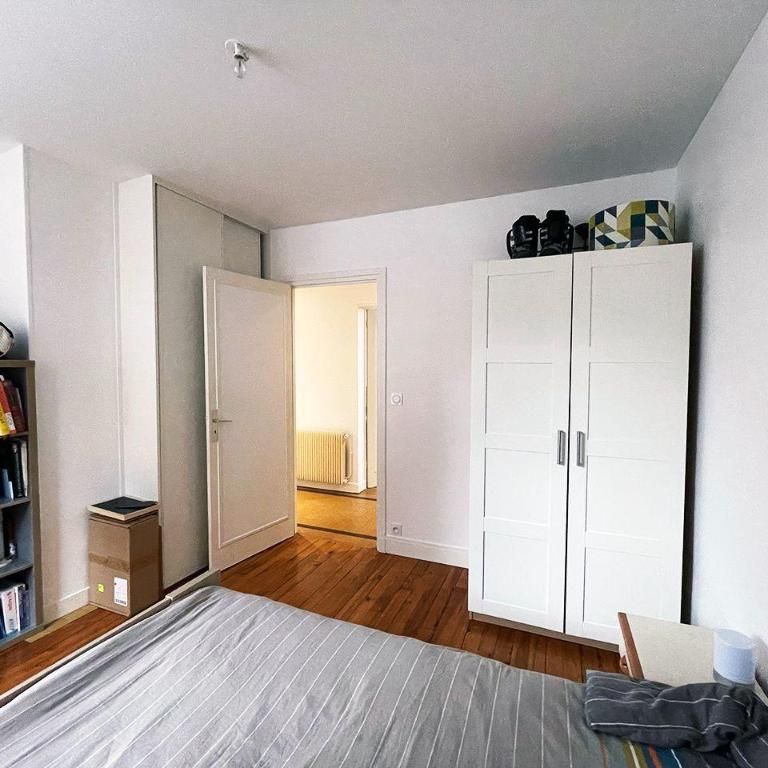 Appartement à Louer à Eu (76260) Un appartement comprenant une entrée, une cuisine, un séjo... - Photo 1