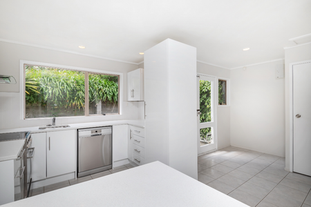 Large Family Home in Hillcrest - Photo 3