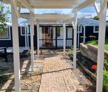 Coastal Living & Sea Views - Photo 1