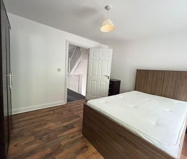 4 bedroom townhouse to rent - Photo 6
