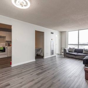 Luxury Penthouse Living /w Modern Upgrades Near Eglinton West Station - Photo 2