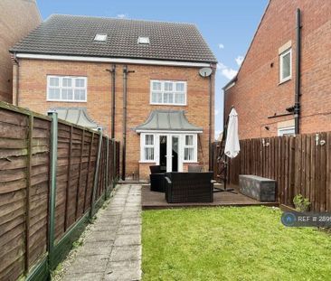 3 bedroom semi-detached house to rent - Photo 6
