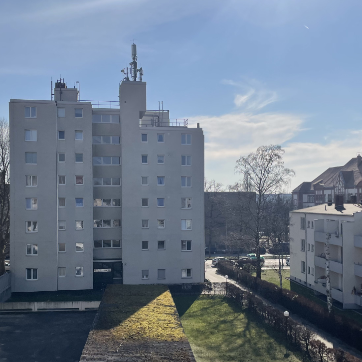 (Fast) über den Wolken! Singlewohnung mit Aussicht sucht neue/n Mieter/in - Photo 1