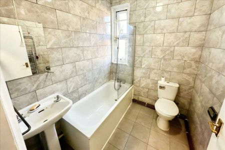 Welldon Crescent, Harrow - Photo 4