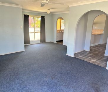 170 Emerald Drive, Regents Park, Qld 4118 - Photo 2