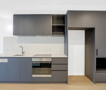 Contemporary CBD Living – Spacious 2-Bedroom Apartment with Premium... - Photo 5