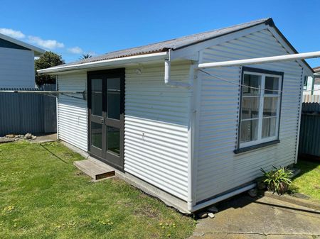 Charming two bedroom home with studio - Photo 3