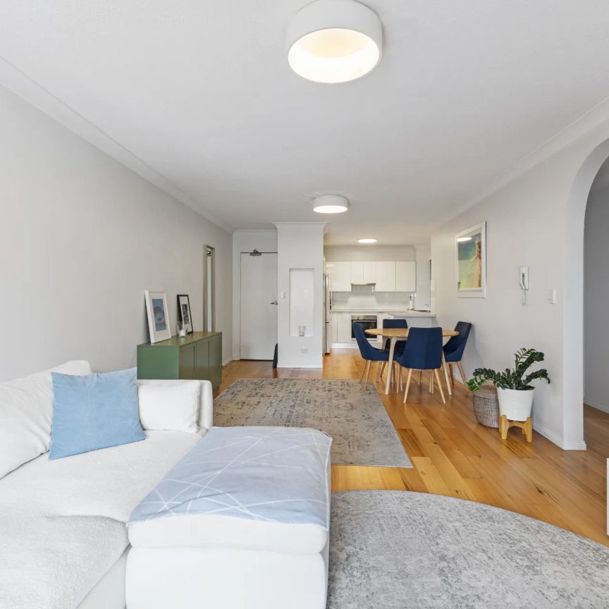 Beautifully updated apartment with 2 spacious bedrooms - Photo 1