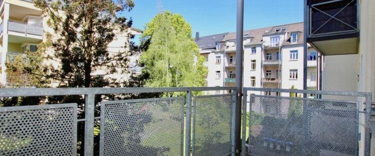 mitten auf dem Schloßberg • 2 Zimmer • neues Laminat • mit Balkon • mit Küche • zur Miete - Photo 1