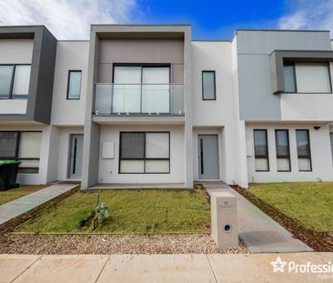 18 Dawson St, Thornhill Park VIC 3335 - Photo 2