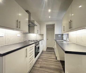 3 bedroom end of terrace house to rent - Photo 4