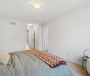 For Lease - 9 Viola Street, East Gwillimbury, Ontario - Photo 3