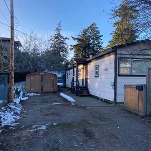 Large Yard // 2 Bed // 2 Bath // Home Langford - Photo 2