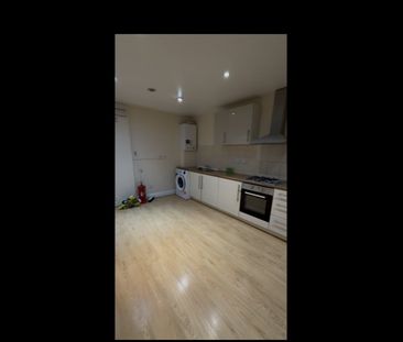 2 Bed Flat, Catford, SE6 - Photo 3
