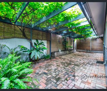 So Many Features PLUS Solar Panels! - Photo 4