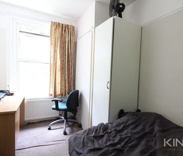 4 bedroom semi-detached house to rent - Photo 5