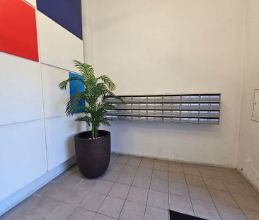 Big 2 BR Eden Terrace Apartment - Photo 6