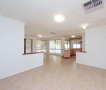 Freshly Painted Family Home in Quiet Cul-de-Sac! - Photo 1