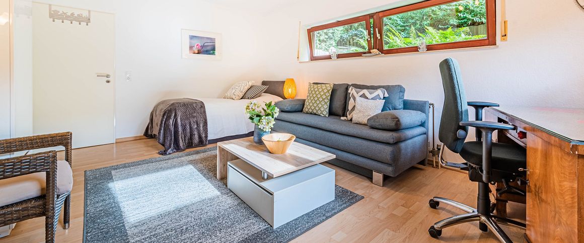 City-Residence: Moderne und helle Einlieger-Wohnung in Villenlage von Kelkheim - Foto 1