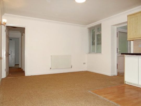 Victoria Road North, Southsea - Photo 1