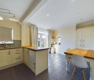 3 bedroom end of terrace house to rent - Photo 3