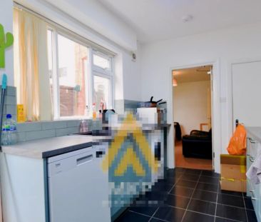 4 Bedroom 2 Bathroom - Photo 5