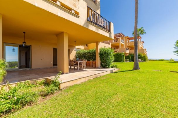 2 Bedroom Apartment For Rent in Benahavís, Málaga - Photo 1