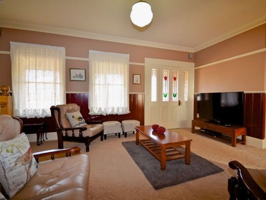 FULLY FURNISHED - CONTACT AGENT FOR AVAILABILITY - Photo 1