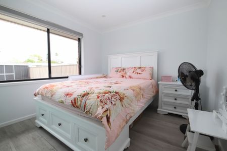 Modern Three Bedroom Family Home - Photo 4