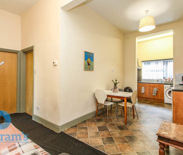 3 bed Flat for Rent - Photo 3