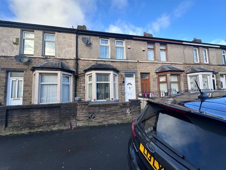 3 bed terraced house to rent in Lyndhurst Road, Burnley, BB10 - Photo 5