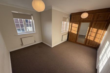 3 Bedroom Semi Detached To Let - Photo 4