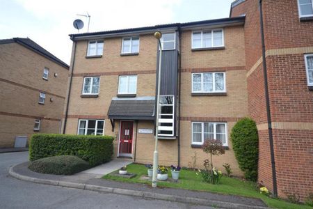 St Andrews Court, Muirfield Close, Reading, Berkshire - Photo 3