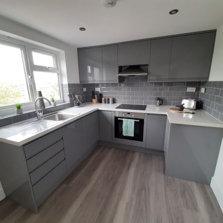 3 Bed Flat, Cedar Road, CR0 - Photo 3