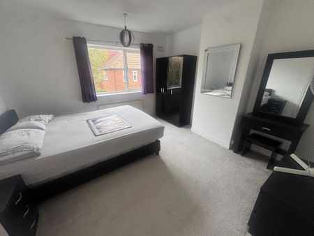4 bedroom terraced house to rent - Photo 2
