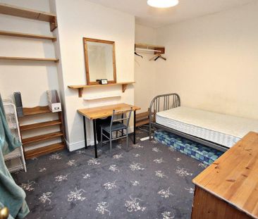 4 bedroom private hall to rent - Photo 5