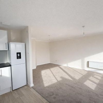 South Row Milton Keynes - Photo 1