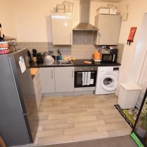 Queen Eleanor Road, Far Cotton, Northampton, NN4 - Photo 3